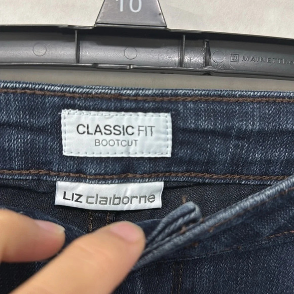Liz Claiborne Dark Blue Wash Classic Fit Bootcut Jeans Size 12 Inseam 31.5 - Picture 6 of 9